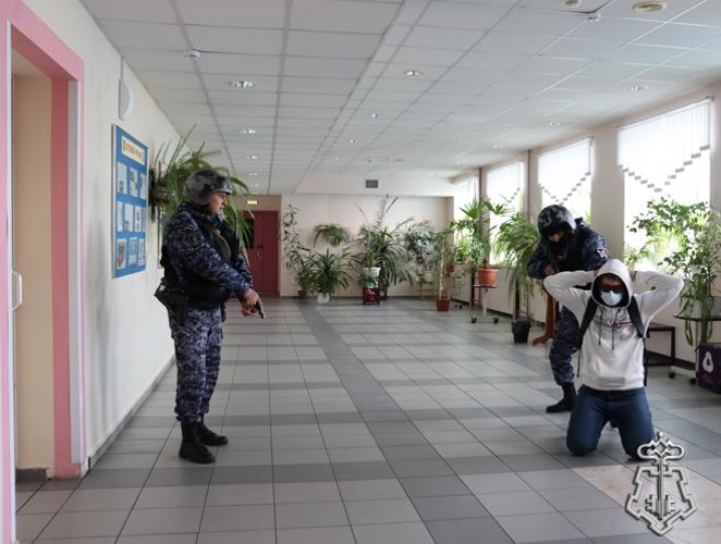 Росгвардейцы приняли участие в приёмке образовательных учреждений к новому учебному году на Чукотке