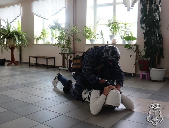 Росгвардейцы приняли участие в приёмке образовательных учреждений к новому учебному году на Чукотке