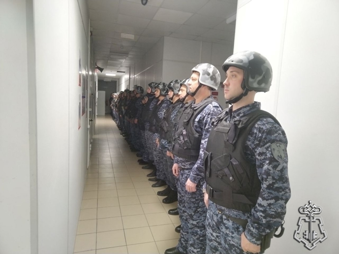 В преддверии Новогодних и Рождественских праздников на Чукотке проведен инструктаж сотрудников вневедомственной охраны 