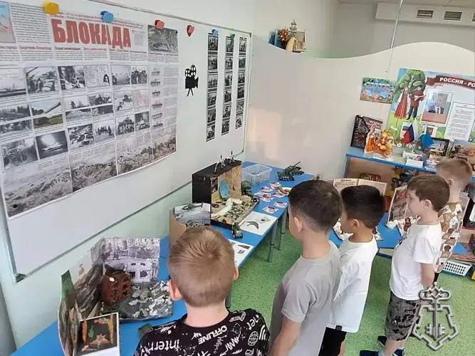 РОСГВАРДЕЙЦЫ ЧУКОТКИ И ВОСПИТАННИКИ ДЕТСКОГО САДА  ПОЧТИЛИ ПОДВИГ ГОРОДА-ГЕРОЯ ЛЕНИНГРАДА