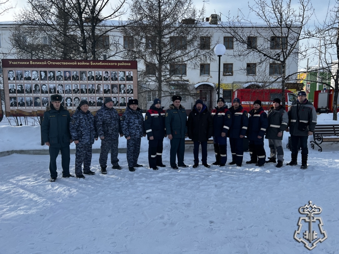 Сотрудники вневедомственной охраны в Билибино почтили память героев Великой Отечественной войны и познакомились с историей края