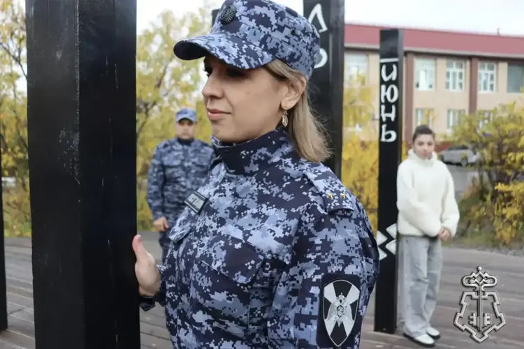 Героем рубрики «Знай наших» стала сотрудник ФГКУ «ОВО ВНГ России по Чукотскому автономному округу» - профессиональный психолог и по совместительству — счастливая жена и мама троих детей.