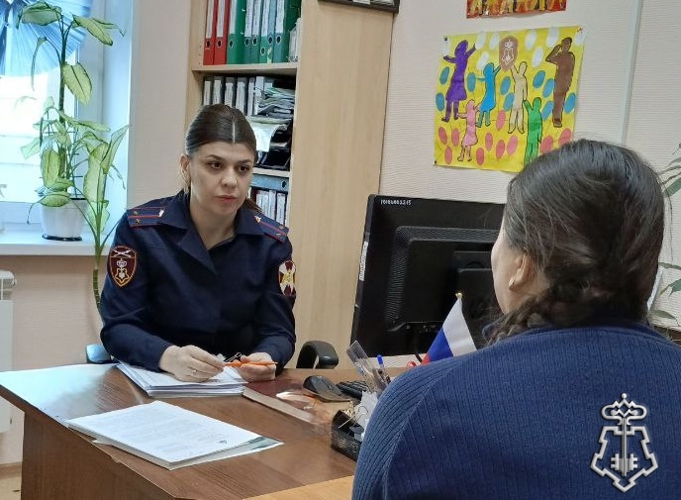 Героем рубрики «Знай наших» стала сотрудник ФГКУ «ОВО ВНГ России по Чукотскому автономному округу» - профессиональный психолог и по совместительству — счастливая жена и мама троих детей.