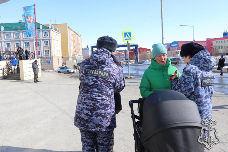 В Анадыре Росгвардейцы  присоединилась к патриотической акции «Георгиевская ленточка»