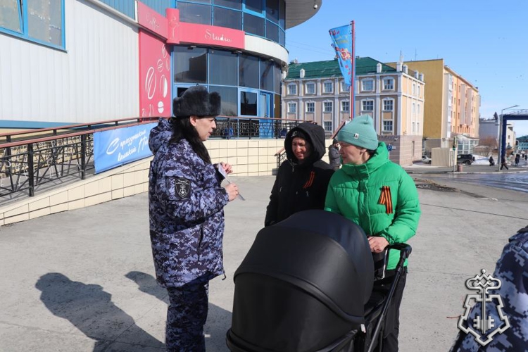 В Анадыре Росгвардейцы  присоединилась к патриотической акции «Георгиевская ленточка»