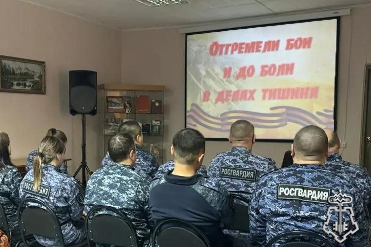 В Певеке сотрудники вневедомственной охраны Росгвардии почтили память «Маршала Победы» Георгия Жукова