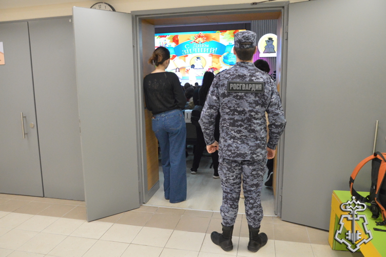 Сотрудники вневедомственной охраны обеспечили общественный порядок в День знаний на Чукотке
